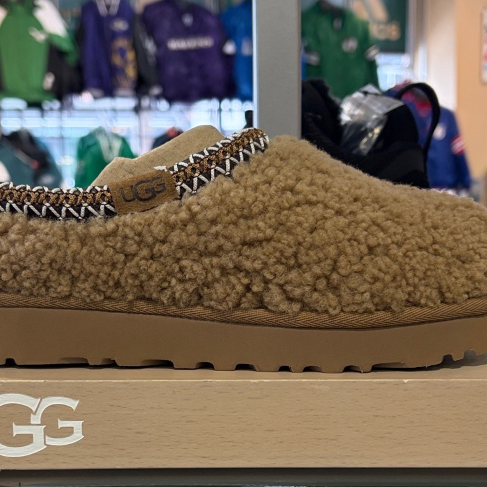 UGG Women’s Maxi Curly Slippers
